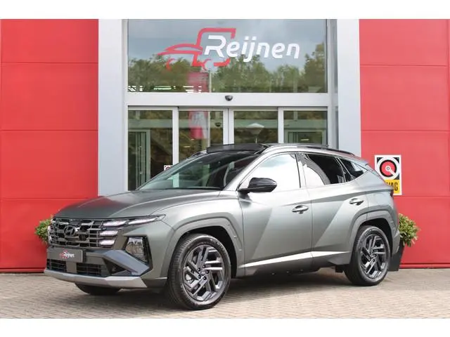 Hyundai Tucson 1.6 T-GDI PHEV 252PK 20TH ANNIVERSARY+SKY *NIEUW* | PANORAMISCH SCHUIF/KANTELDAK | ST...
