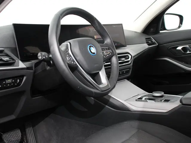 BMW 3-serie Touring 320e Plug in Hybride  Climate control Adaptive Cruise Control Parkeersensoren Na...