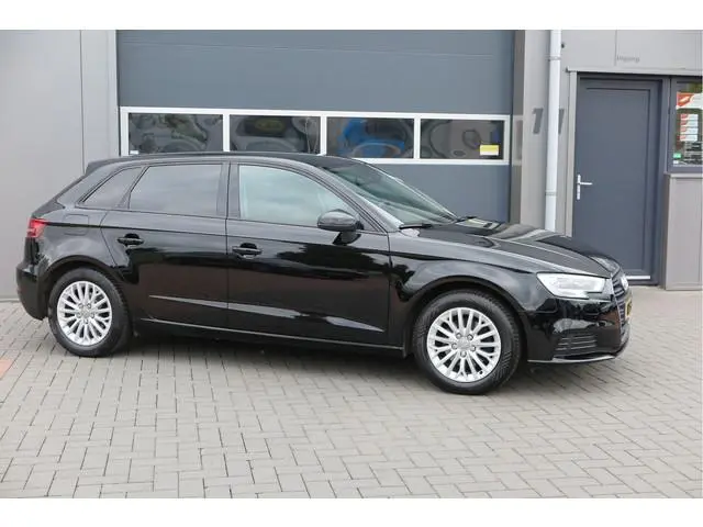 Audi A3 Sportback 1.4 TFSI CoD 110kw 150PK S-tronic Xenon ,Trekhaak , LMV, Stuurwiel multifunctionee...