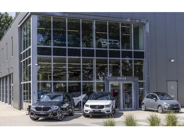 Volvo XC40 1.5 T4 Plug-in hybrid Plus Dark |R-Design|Facelift|H/K|Memory|Cam