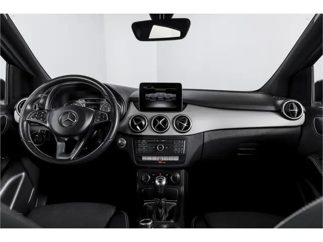 Mercedes-Benz B-klasse 180 122 PK Ambition | Cruise | Stoelverwarming | PDC | NAV | Airco | LM 17" |