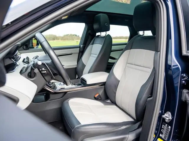 Land Rover Range Rover Evoque 1.5 P300e AWD R-Dynamic SE | Panodak | Adap Cruise | Stuurverw |