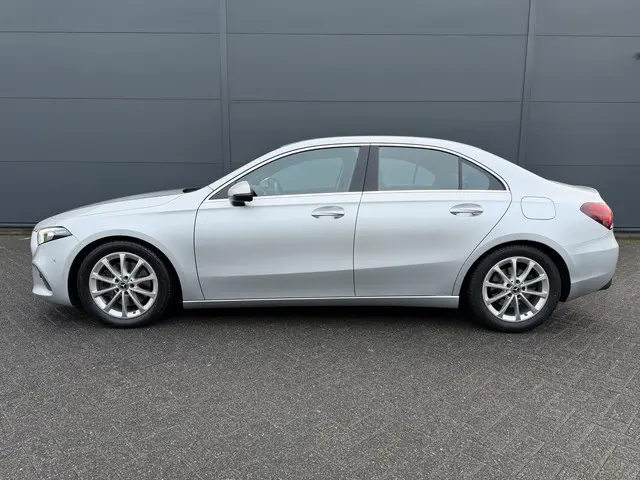 Mercedes-Benz A-klasse 220 Advantage (Automatische Airco - Navigatie - LED - Stoelverwarming - Camer...