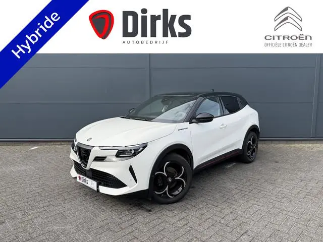 Alfa Romeo Junior 1.2 Turbo Hybrid Ibrida Speciale (Elektrische Klep - LED - Keyless Entry - Parkeer...