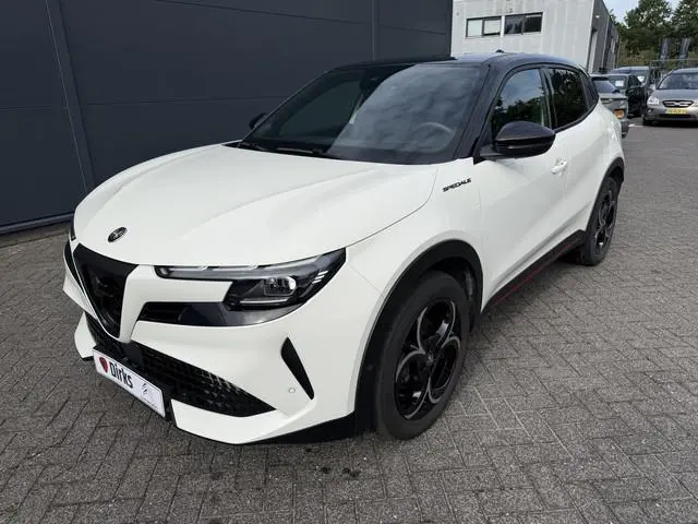 Alfa Romeo Junior 1.2 Turbo Hybrid Ibrida Speciale (Elektrische Klep - LED - Keyless Entry - Parkeer...
