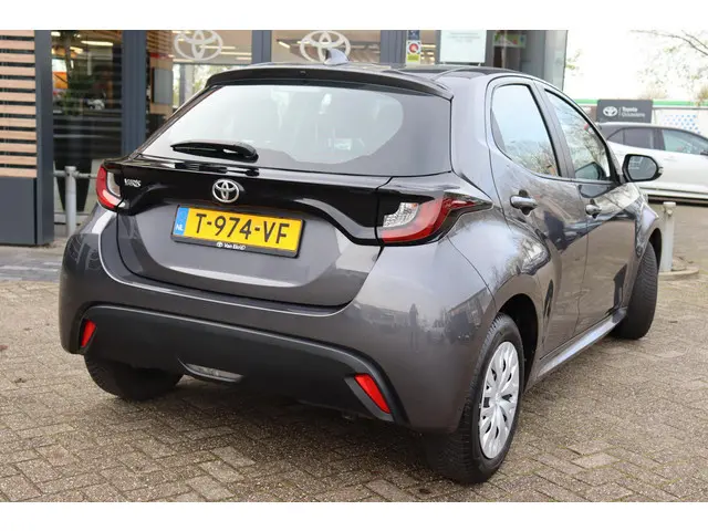 Toyota Yaris 1.5 VVT-i Active, Parkeercamera, Cruise Control