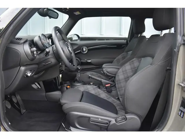 MINI 3-Deurs 1.5 Cooper Chili | Xenon | Carplay | Navi | Sportstoelen