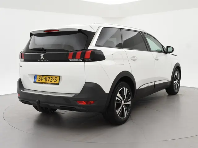 Peugeot 5008 1.2 130 PK AUT. 7-PERS PT ALLURE + TREKHAAK | CARPLAY | CAMERA | SFEERVERL.