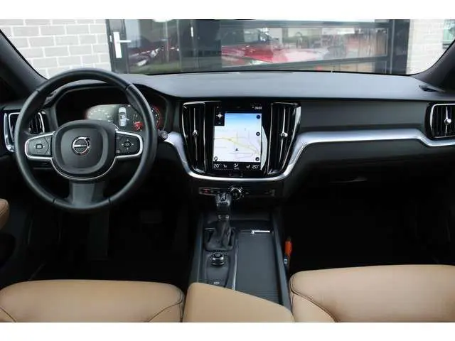 Volvo V60 2.0 T5 Momentum / Carplay / Leer / Trekhaak / N.A.P.