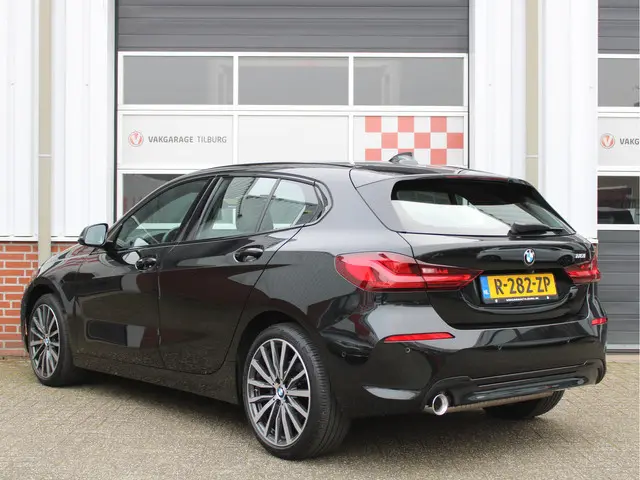 BMW 1-serie 118i Business+ Sport Automaat /Navigatie/Camera/Leder/Stoelverwarming/PDC/18'LM/LED/Lane...
