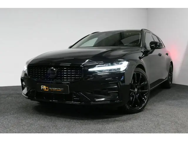 Volvo V60 2.0 B4 Plus Dark / Orig. Nederlands / Harman Kardon Sound System / Elektr. best. stoel + m...