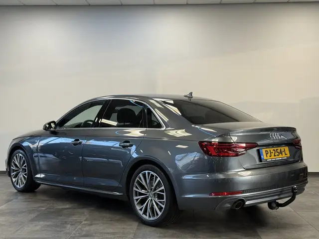 Audi A4 Limousine 1.4 TFSI Sport S line edition ACC Keyless Go Trekhaak PDC