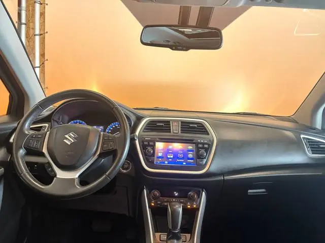 Suzuki S-Cross