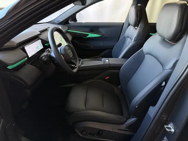 Lynk & Co 08
