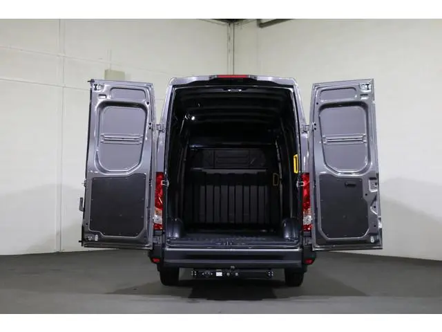 Iveco Daily 35S18 Hi-Matic L2 H2 Airco Navigatie Trekhaak Digitaal Dashboard (Voorraad in de Wal)