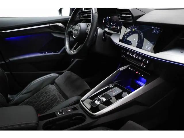 Audi A3 Sportback 45 TFSI e S edition Competition | MATRIX LED / PARKEER- PACK | PANORAMADAK | HALF...