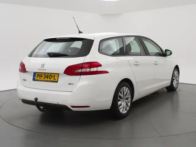 Peugeot 308 SW 1.2 PureTech Blue Lease + Trekhaak