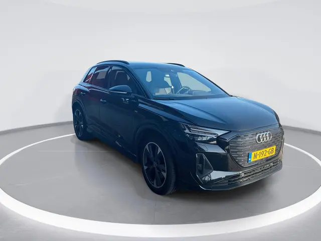 Audi Q4 e-tron 40 204pk Launch Edition S Competition 77 kWh · Panoramadak · Camera · Matrix LED · So...