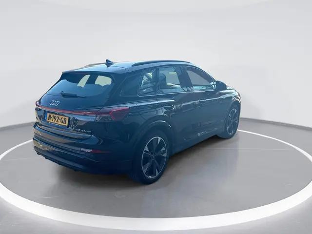 Audi Q4 e-tron 40 204pk Launch Edition S Competition 77 kWh · Panoramadak · Camera · Matrix LED · So...