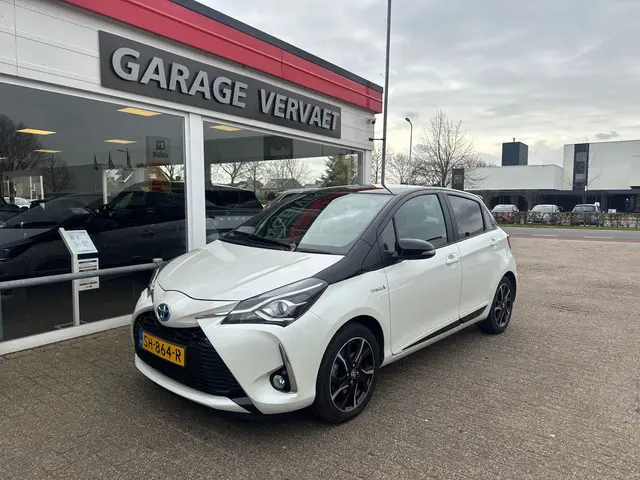Toyota Yaris 1.5 Hybrid Bi-Tone Plus