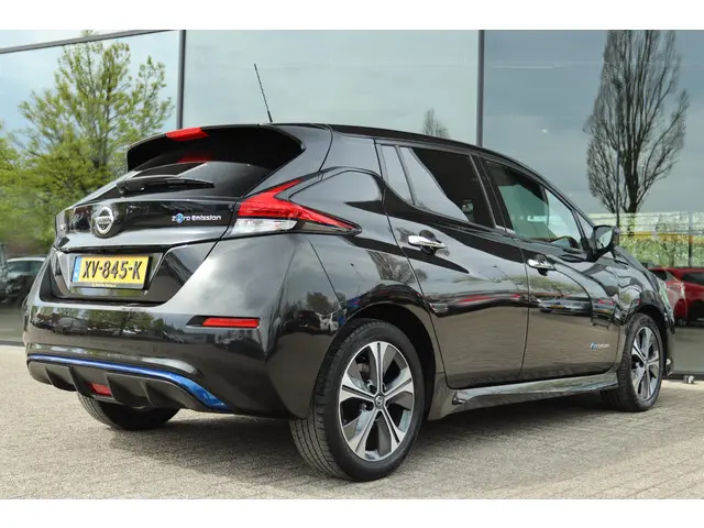 NISSAN LEAF N-CONNECTA 40 KWH | CARPLAY | 360 CAMERA | ADAPTIVE CRUISE | KEY-LESS | PDC | PRIVACY