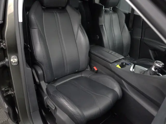 Peugeot 3008 1.2 PureTech Allure- Sport Leder Interieur, Carplay, Android Auto, Sfeerverlichting, Xe...