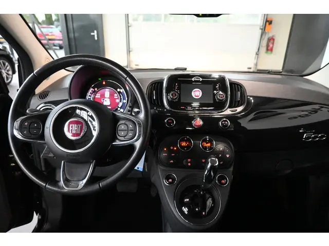 Fiat 500 0.9 TwinAir Turbo Lounge Automaat Carplay Stoelverwarming Schuifdak Inruil Mogelijk!