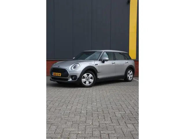 MINI Mini Clubman 1.5 Cooper Essential 136PK | automaat | camera