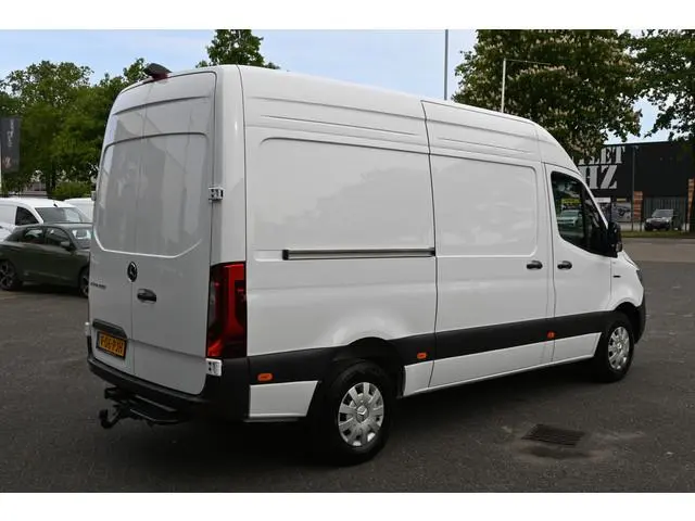 Mercedes-Benz eSprinter 320 RWD L2H2 Select 81kWh LED, Smartphone integratie, Navigatie, Trekhaak, E...