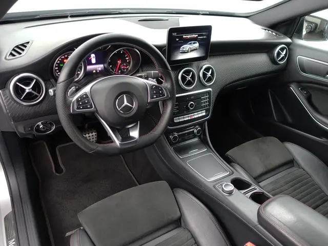 Mercedes-Benz A-klasse AMG Night Edition Aut- Panoramadak, Dynamic Select, Carbon, Xenon Led, Sport...