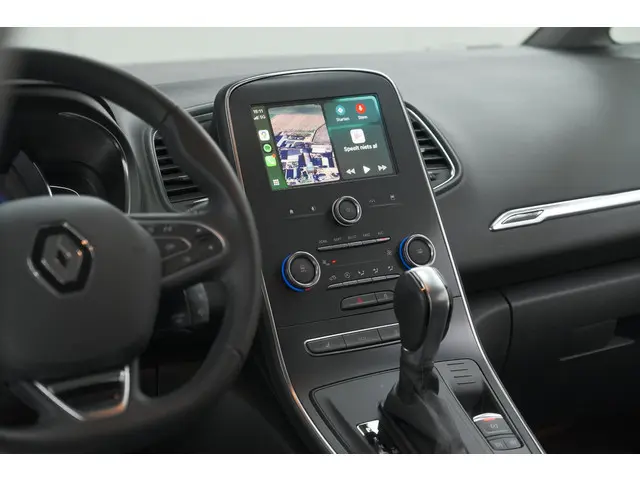 Renault Scénic TCe 140 EDC Limited | Camera | Stoelverwarming | Navigatie | Apple Carplay