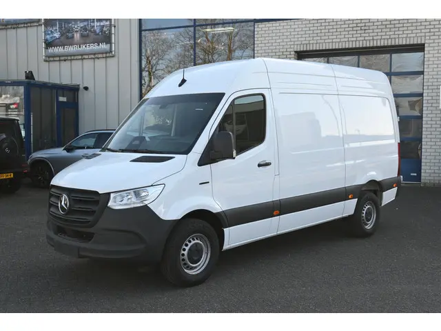 Mercedes-Benz eSprinter 314 L2H2 Pro 56kWh Snel laden, Trekhaak, Etc.