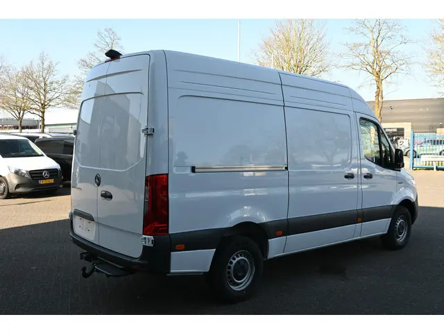 Mercedes-Benz eSprinter 314 L2H2 Pro 56kWh Snel laden, Trekhaak, Etc.