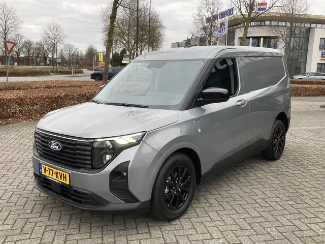 Ford Transit Courier 1.5 EcoBlue Limited | Full Options! / BPM vrij! | Black Pack | Driver Assistance Pack | Winter Pack | etc. etc.