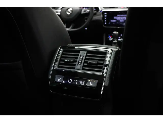 Skoda Superb Combi 1.4 TSI iV Sportline Business | COMFORT PACK | PANORAMADAK | ACHTERBANKVERWARMING...