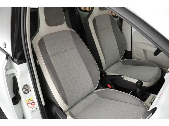 Volkswagen Up! 1.0 60pk beats NL Auto Cruise Camera Stoelverwarming Climate Control
