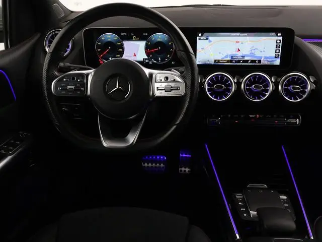 Mercedes-Benz B-klasse 200 163 PK AUT. AMG SPORT + SFEERVERLICHTING | CAMERA | WIDESCREEN | STOELVER...