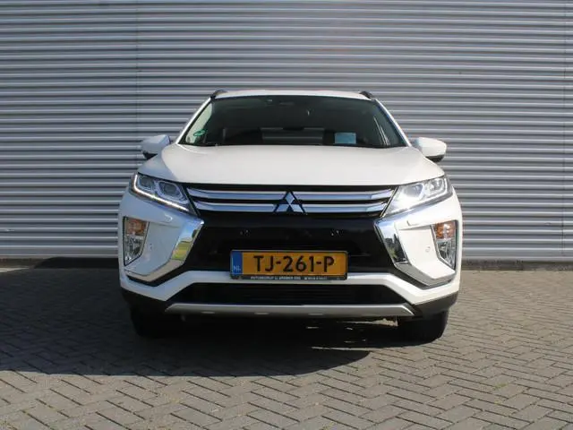 Mitsubishi Eclipse Cross 1.5 DI-T First Edition | Trekhaak | 18" LM | HUD | 360 Camera | Dodehoek de...