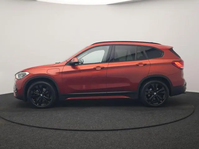 BMW X1 xDrive25e Sportline PHEV 221pk Dealer O.H | Trekhaak Afn. | Camera | Harman / Kardon | Head U...