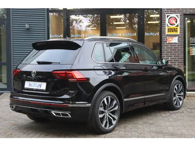 Volkswagen Tiguan 1.5 TSI ACT 150PK DSG R-Line Leder/LED+/Head-up/Camera/CarPlay/20"Suzuka/Dodehoek/...