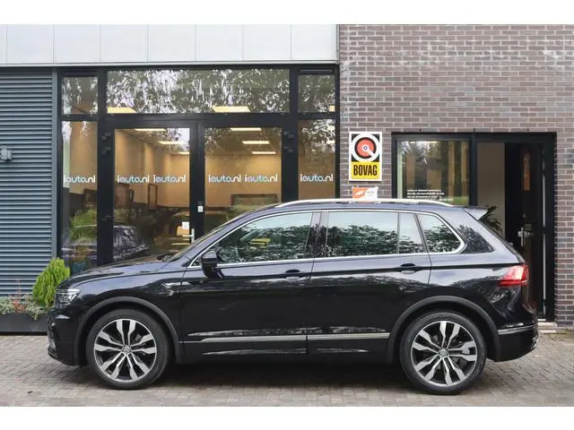 Volkswagen Tiguan 1.5 TSI ACT 150PK DSG R-Line Leder/LED+/Head-up/Camera/CarPlay/20"Suzuka/Dodehoek/...