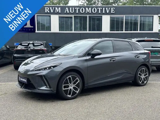 MG MG4 Electric Luxury 64 kWh SOH 96% |360 CAMERA| 7 JAAR MG GARANTIE T/M 03-2031| ELEK. STOEL| DODE...