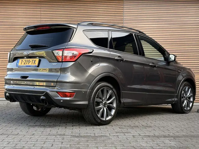 Ford Kuga 1.5 EcoBoost ST Line Panodak / Camera / Trekhaak / Clima / Winterpakket!