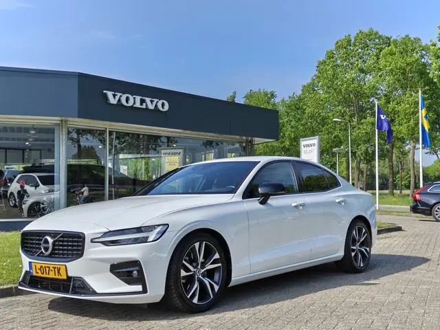 Volvo S60 B4 211PK R-Design | BLIS | Adapt. Cruise | Stoel/Stuur verwarm. | H&K | Trekhaak