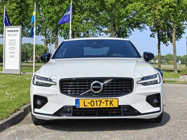 Volvo S60 B4 211PK R-Design | BLIS | Adapt. Cruise | Stoel/Stuur verwarm. | H&K | Trekhaak