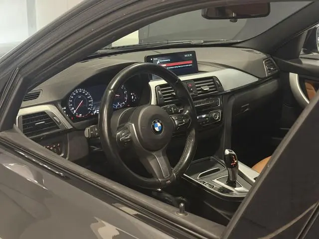 BMW 3-serie Touring 318i M Sport Edition | Trekhaak | M-Sport |