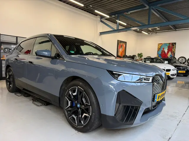 BMW iX xDrive40 High Executive 77 kWh Carplay Panoramadak Trekhaak WLTP 425km