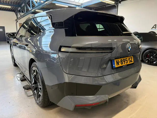 BMW iX