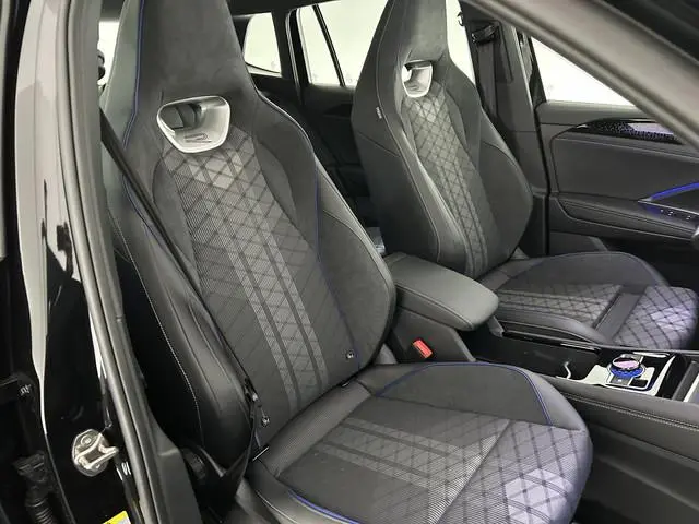 Volkswagen Tiguan 1.5 272pk eHybrid R-Line Edition Trekhaak Camera Keyless Massage Virtual Cockpit P...
