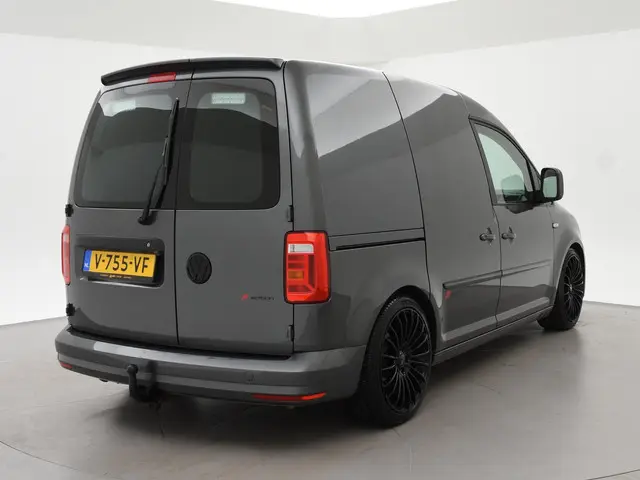 Volkswagen Caddy 2.0 TDI 180 PK + 18 INCH | VERLAAGD | BREMBO | APPLE CARPLAY | TREKHAAK | STOELVERW...